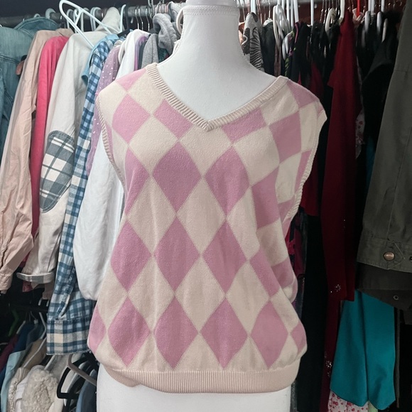 light pink sweater vest - Picture 4 of 5